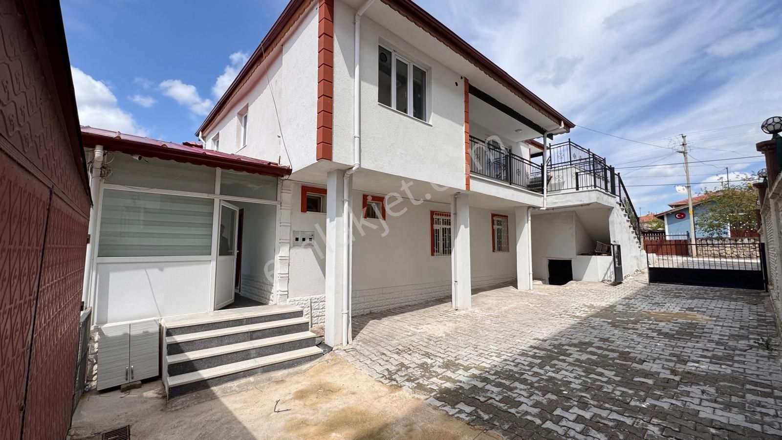 Kutludüğünde Tek Tapu 460 M2 Full Yapılı