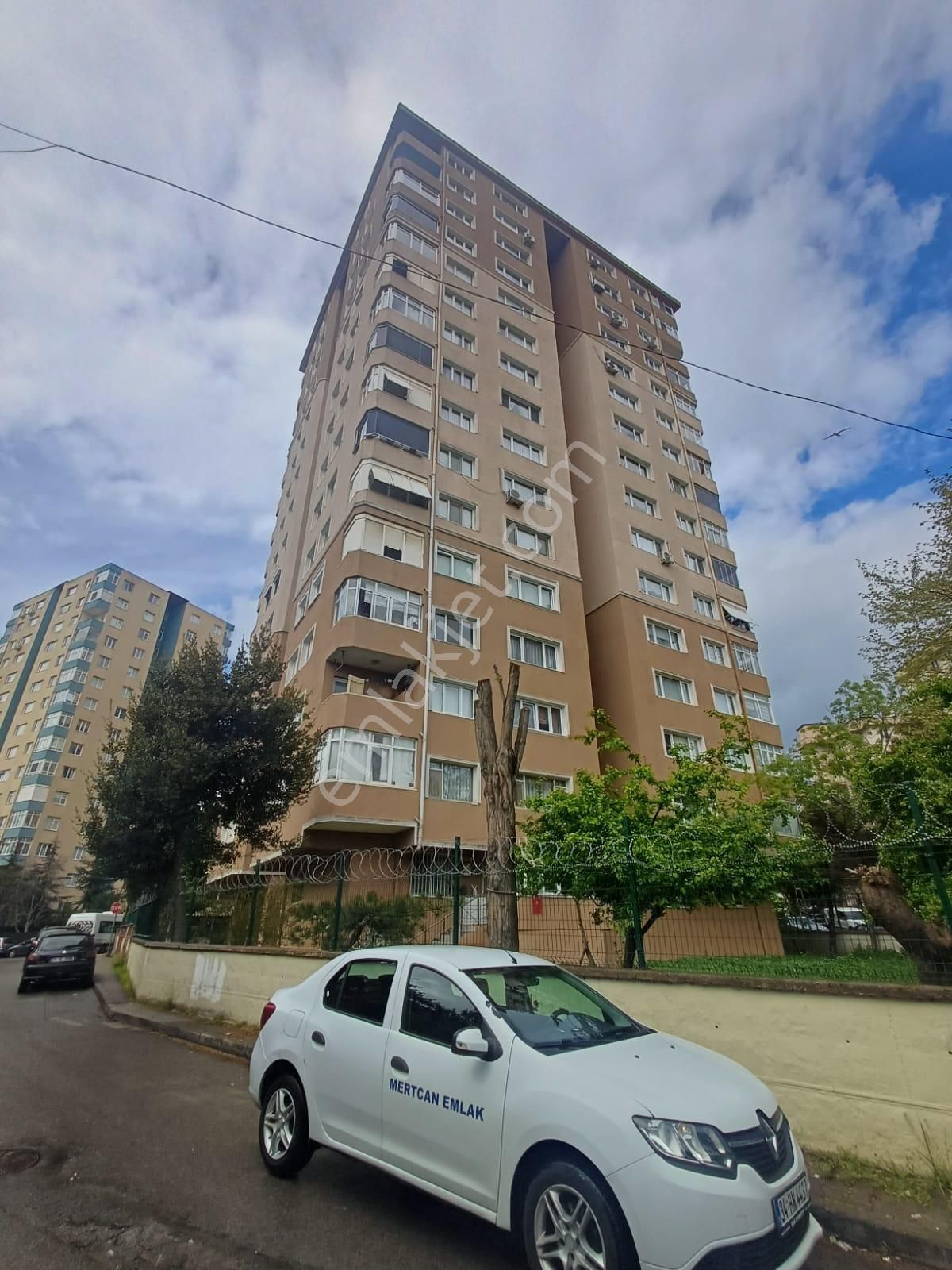 Mertcan Dan Gümüşpınar Mah Site İçinde 3+1 Kapalı Balkonlu