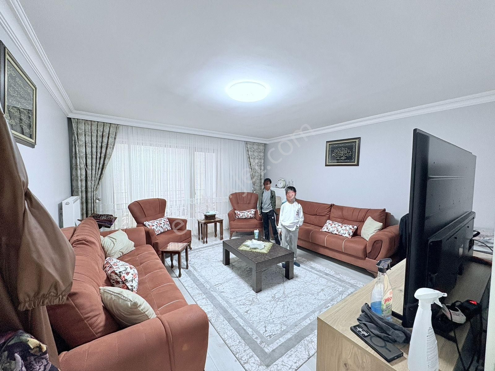 Osmangazi'de 4+1 Kilerli Balkonlu İskanlı Asansörlü Geniş Satılık Daire