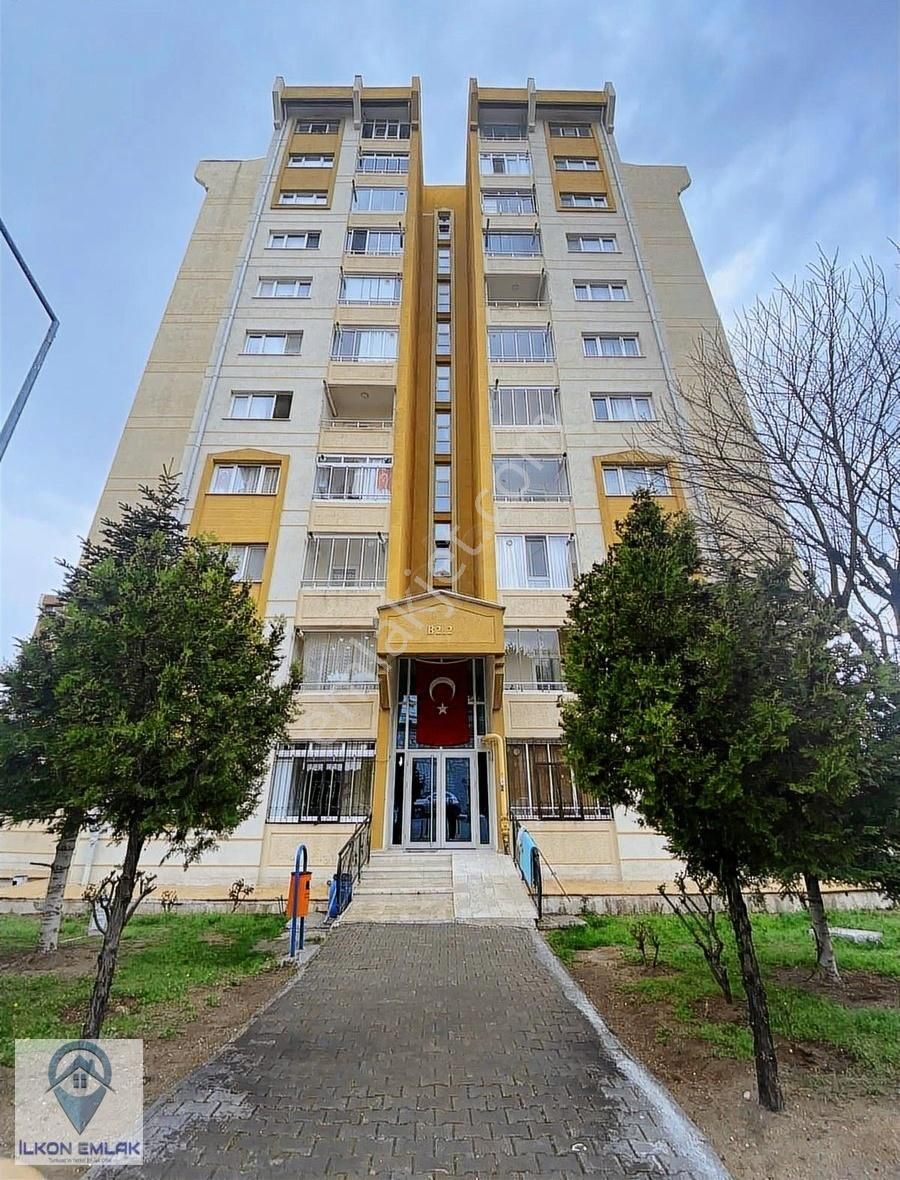 Toki Turkuazda Boş Eşyalı Satılık Merkezi Konumda 2+1