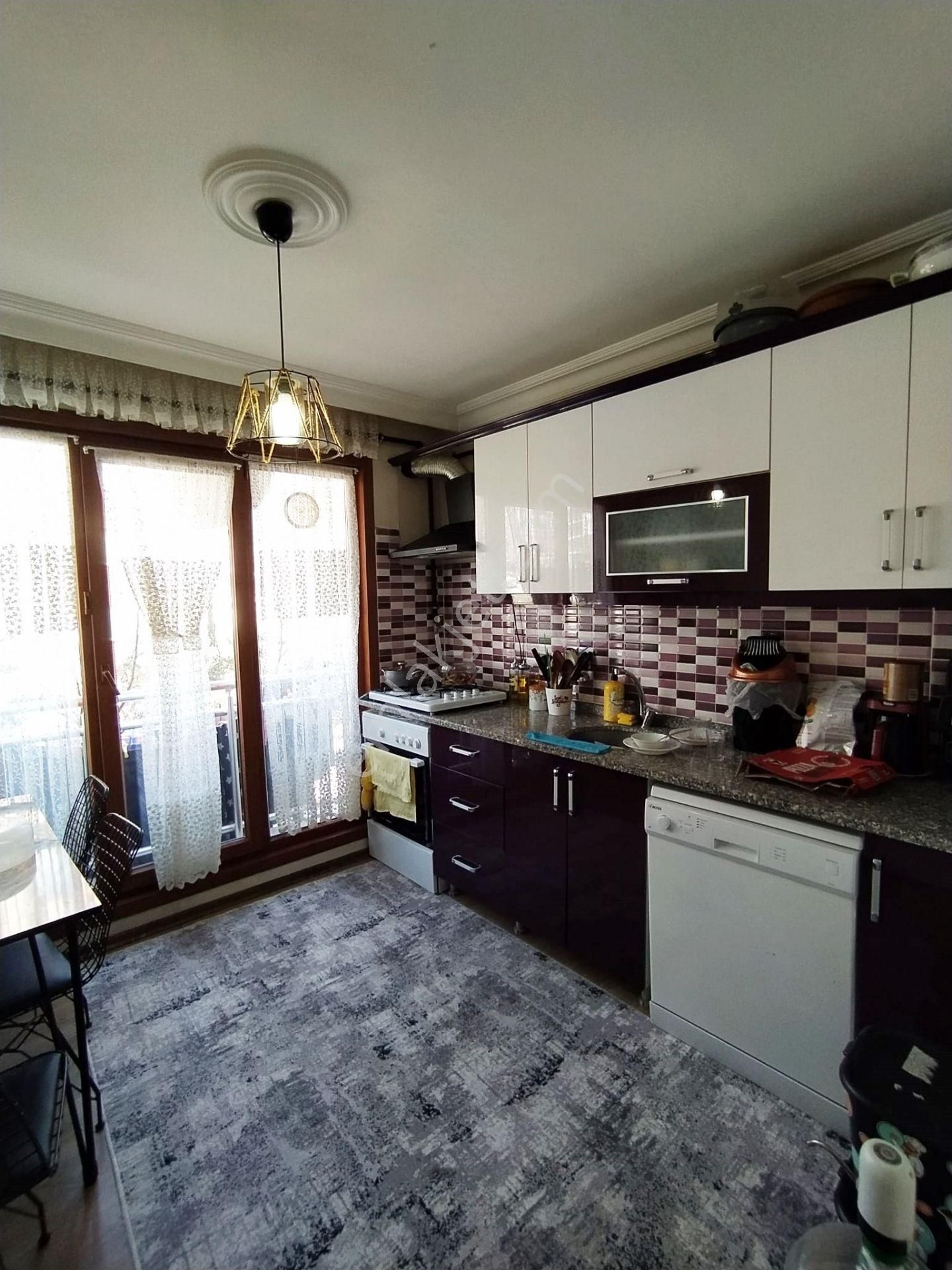 Mertcan Dan Adnan Kahveci Metroya Yürüme 2+1 İskanlı Lüks Daire