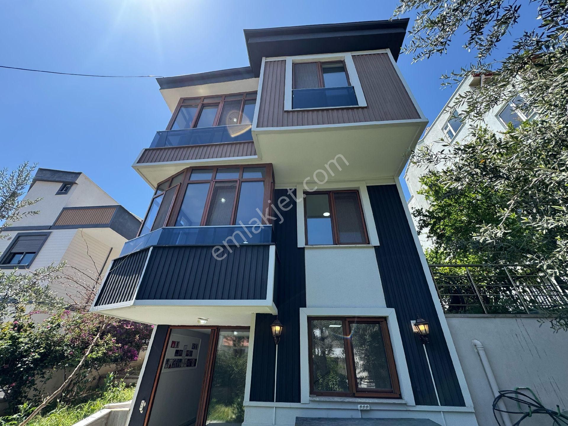 Altınoluk Deniz Manzaralı Denize Yakın Bahçeli 3 Oda 1 Salon 2 Mutfak 6 Yıllık Triblex Villa
