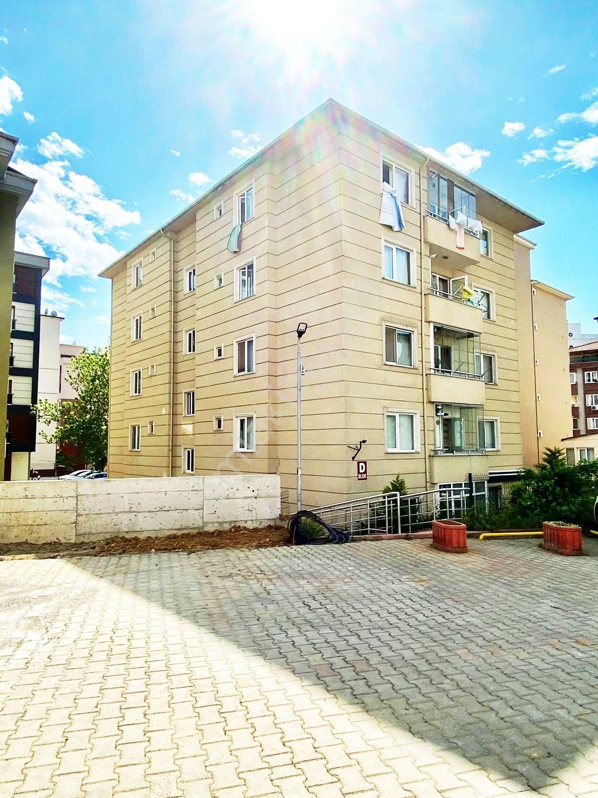 Mertcan Dan Gümüşpınar Mah Site İçinde 3+1 Balkonlu - Araç Takaslı