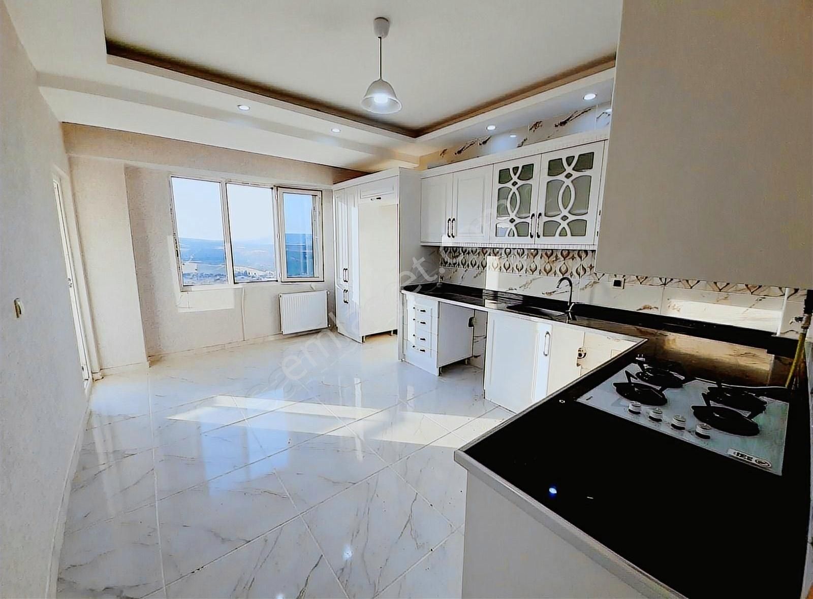 Karaköprü Seyrantepede Satılık Lüx Full 3+1 Daire