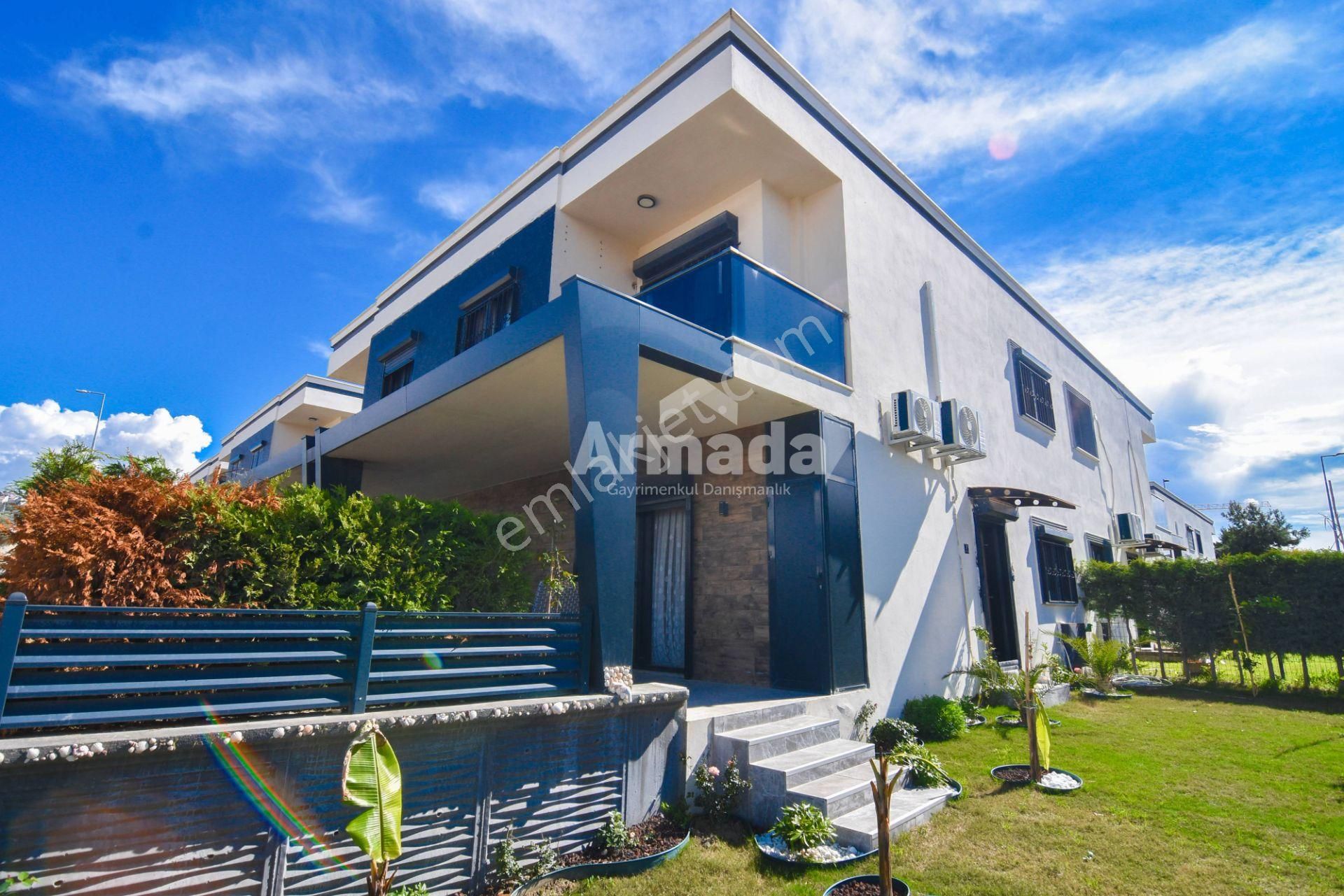 Kuşadası Soğucak'ta Bahçeli Manzaralı Kiralık 3+1 Eşyalı Villa
