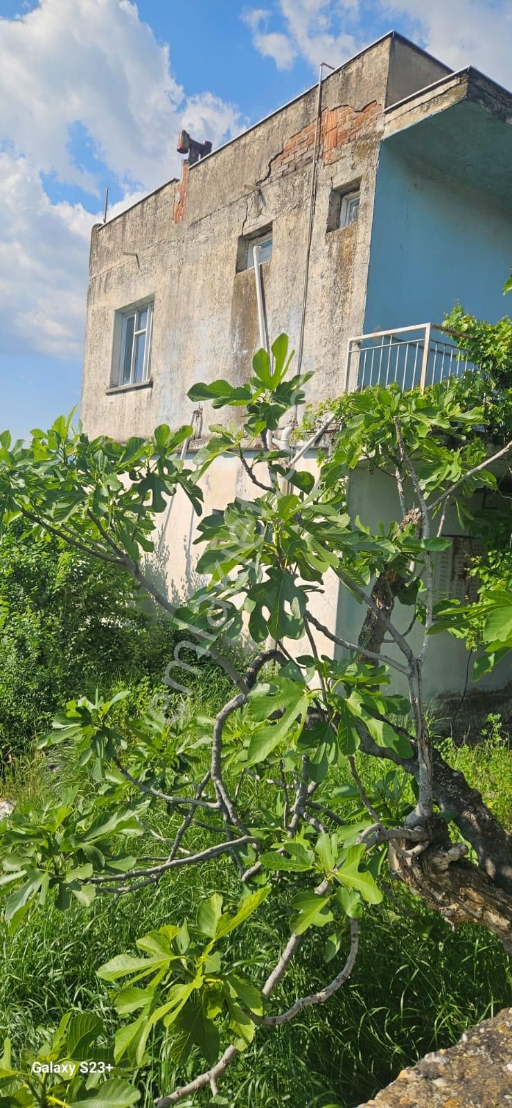 İzmir Tire'ye Komşu Köy İçinde Bahçeli İki Katlı Huzur Evi!
