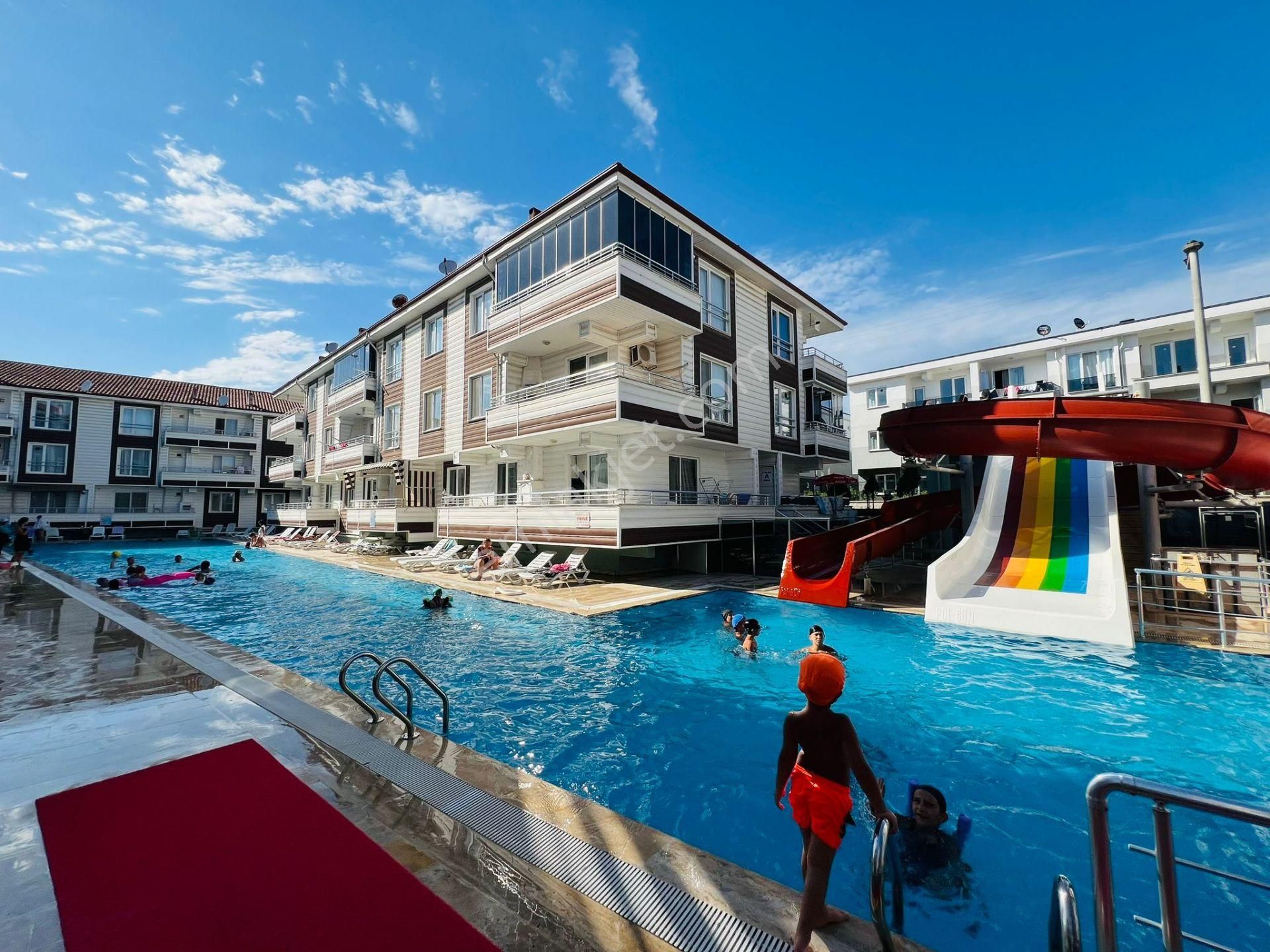 Aqua Parklı Sitede...ara Kat^^2+1^^yola Cephe & Kombili