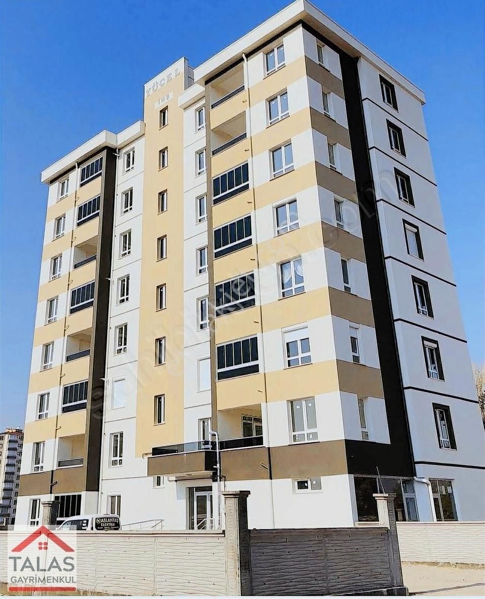 Talas Gayrimenkul'den Zümrüt Mahllesinde 3 + 1 Satılık Ev