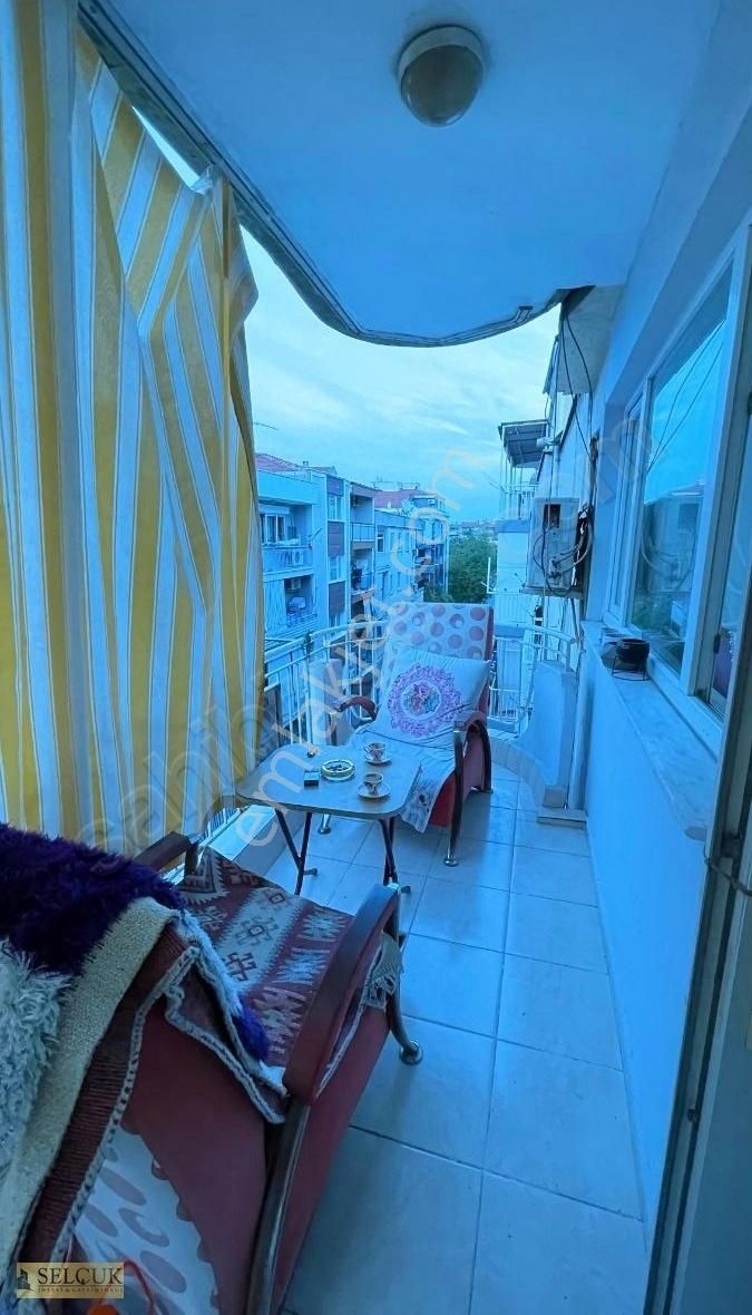 Selçuk'tan Ulupark Civarı 2+1 K.mutfak Cadde Üstü 95 M2 Satılık