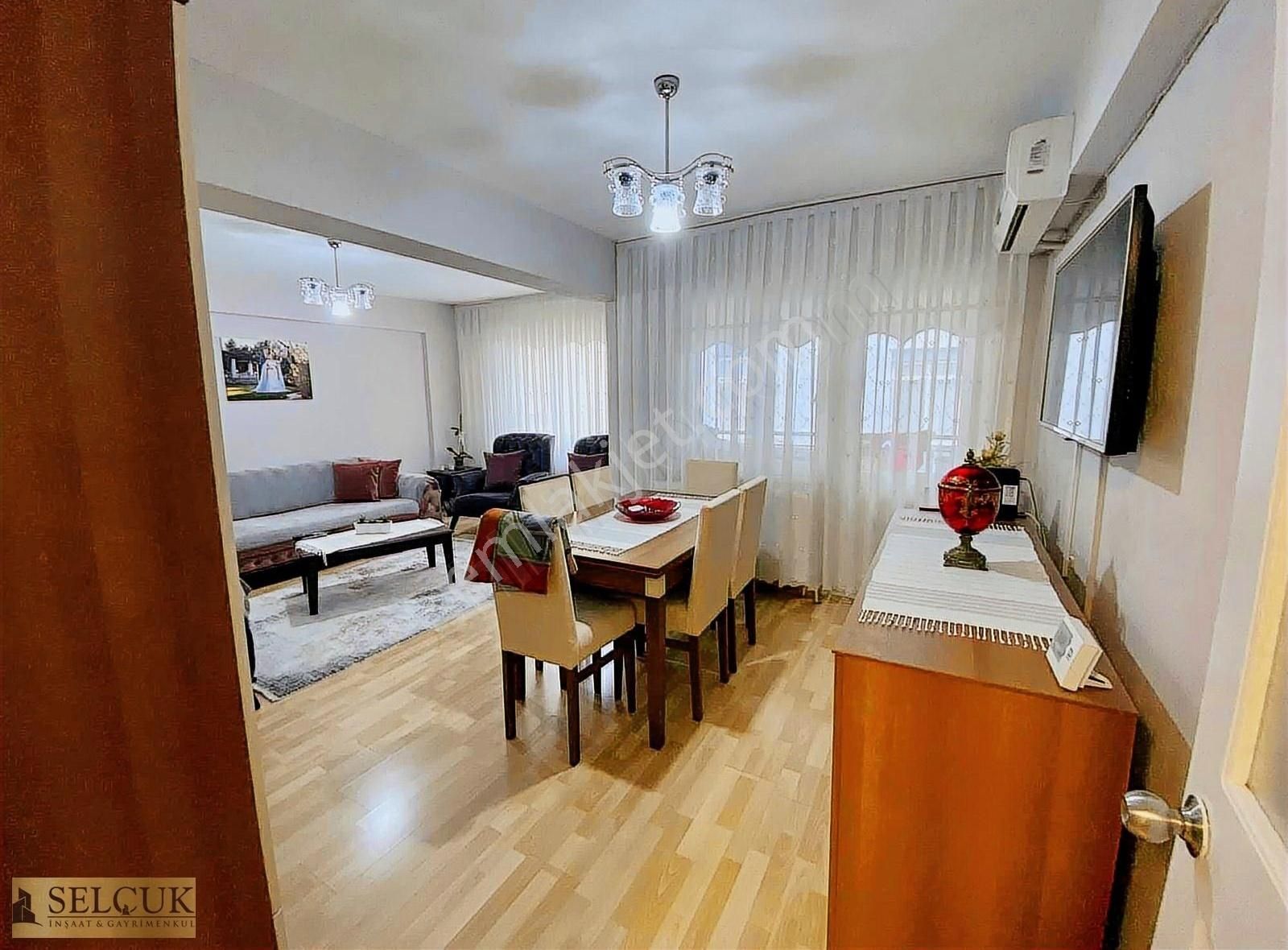 Selçuk'tan Mutlu Mah 2+1 120m2 Ara Kat 18 Yıllık Daire