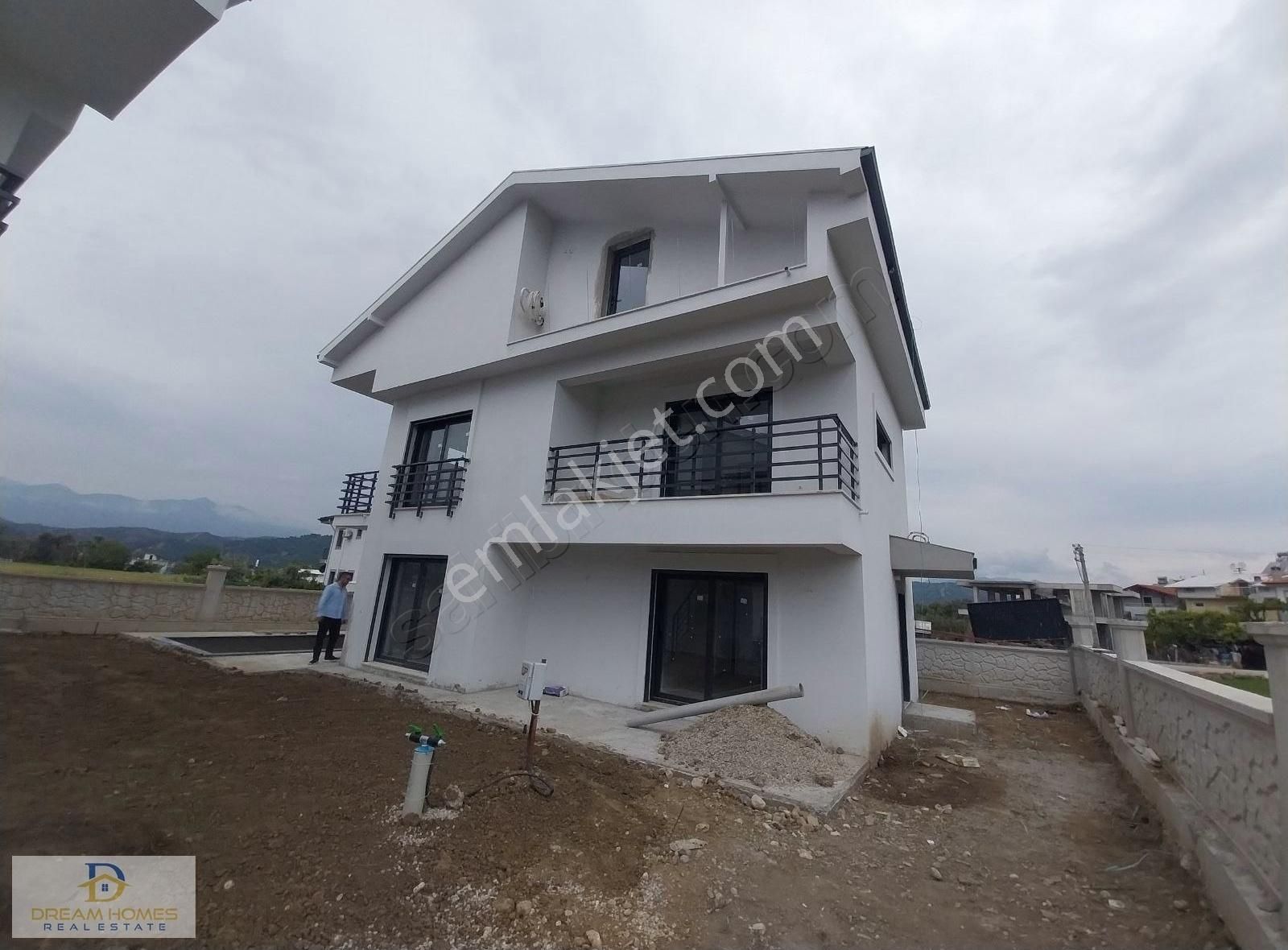 Seydikemer Merkez Gerişburnu Mah'de Sıfır 4+1 Triplex Villa