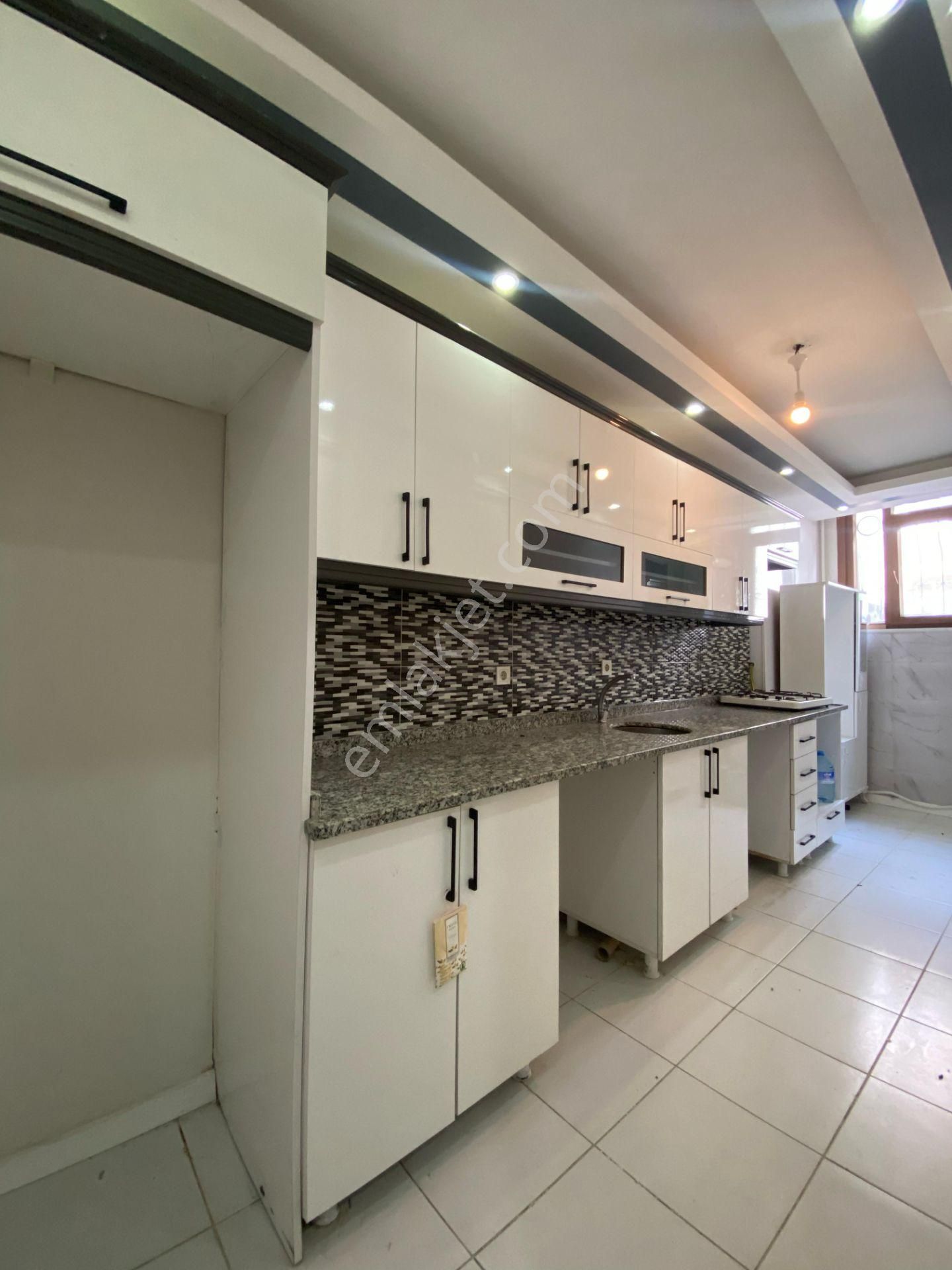 Esenyurt Yeşilkent Mahallesi 2+1 80 M2 Kiralık Boş Daire Bahçeli Bahçe Katı Yeni Bina