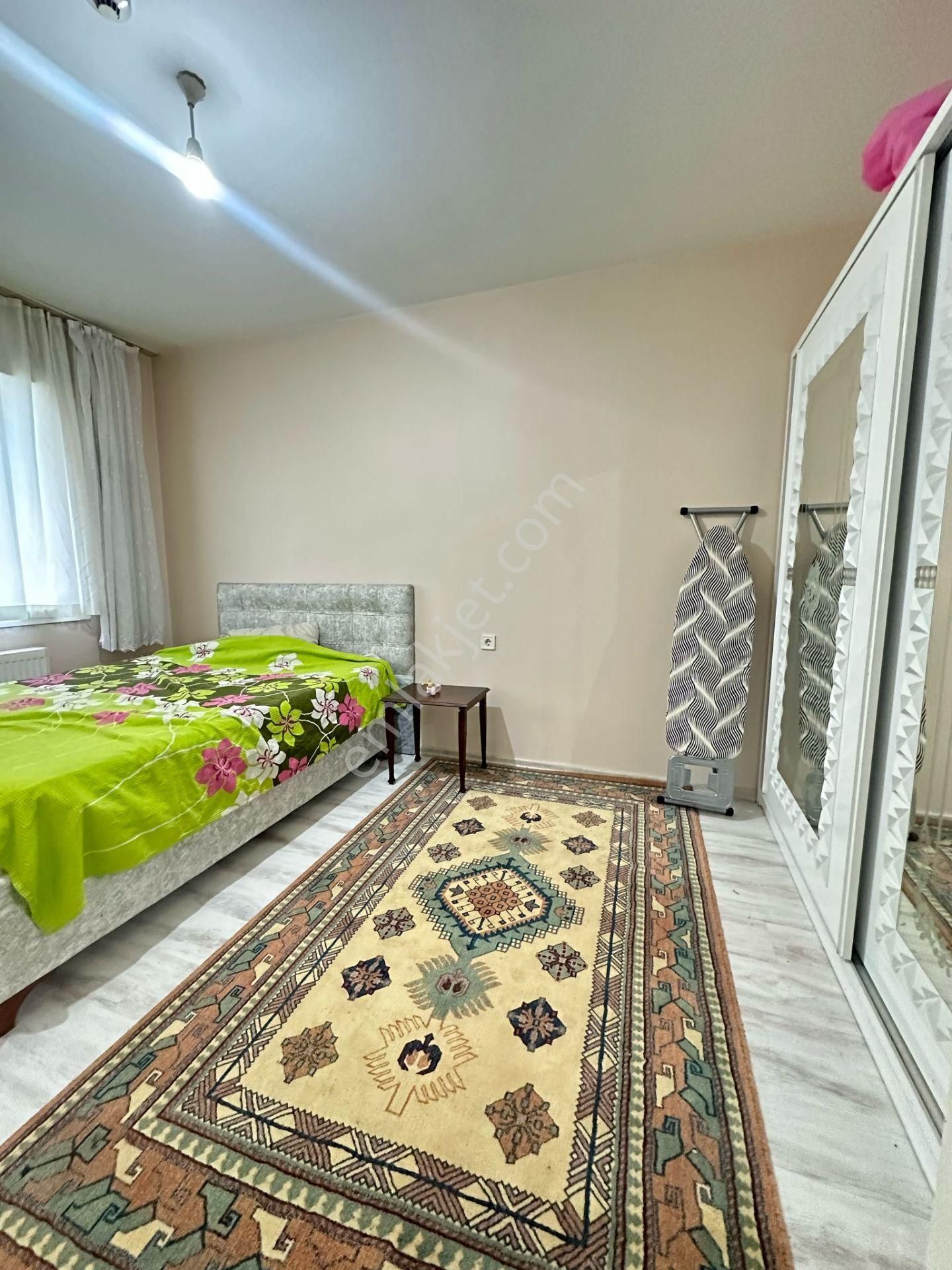 Esenyurt Yeşilkent Mahallesi 1+1 4.kat Full Eşyalı Kiralık Daire Havuzlu Site İçerisinde