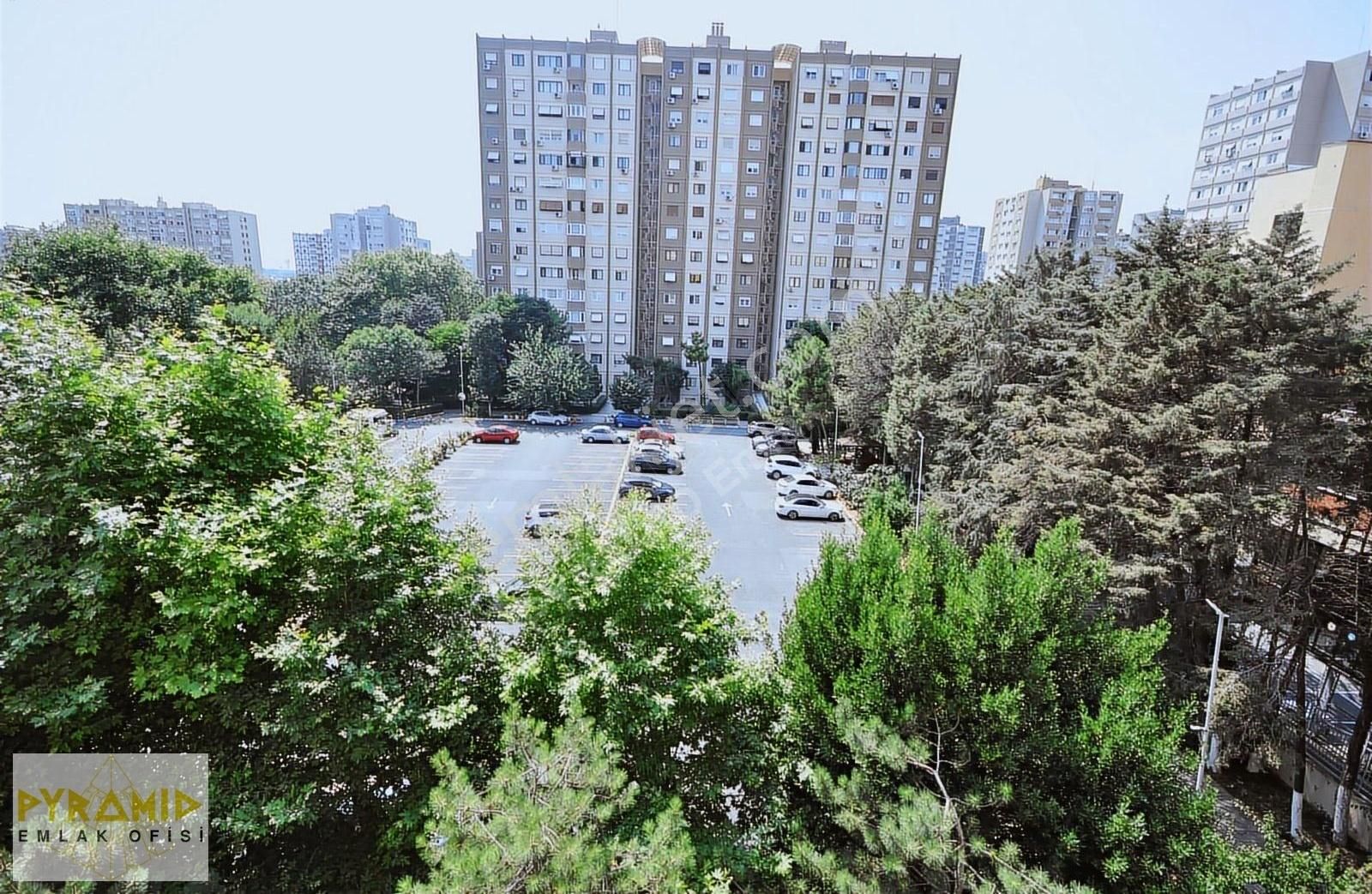Pyramıd'den Ataköy 9 Atrıum Yanı B-32 Blok Büyük Tip 2+1 Daire