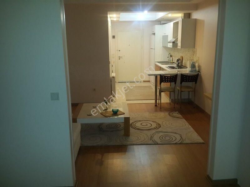 Papatya Residence 2' De Metrobüse 5 Dakika Eşyalı 1+1