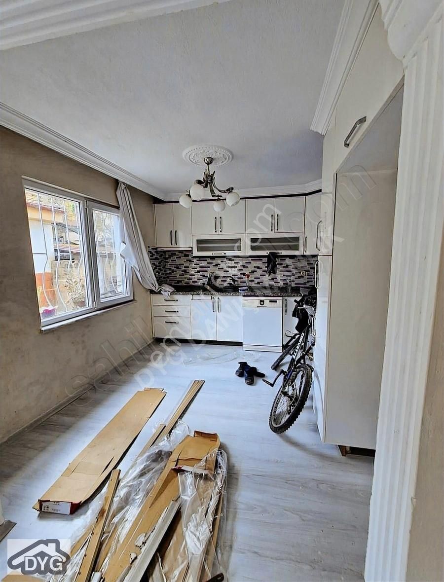 Cumhuriyet Mahallesi 2+1 2 Katlı Müstakil