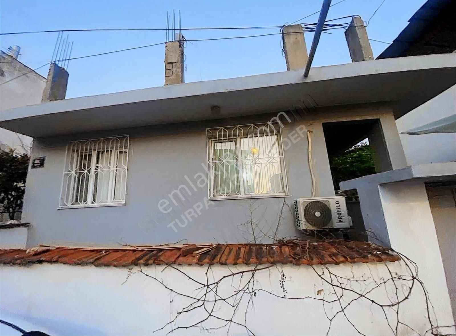 Turpa''dan 216m2 2 Kat İmarlı Arsada Tek Kat Bahçeli Müstakil