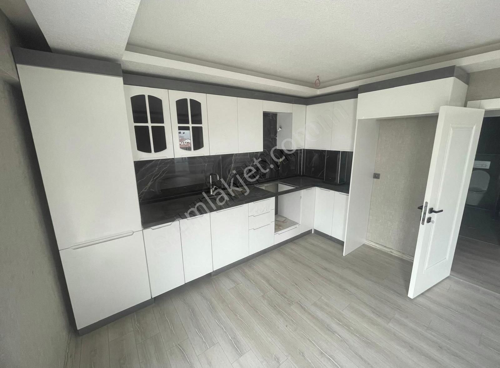 Çiğnitaş Emlak*yeni Binada Hiç Oturulmamış 1+1 Kiralık Daire