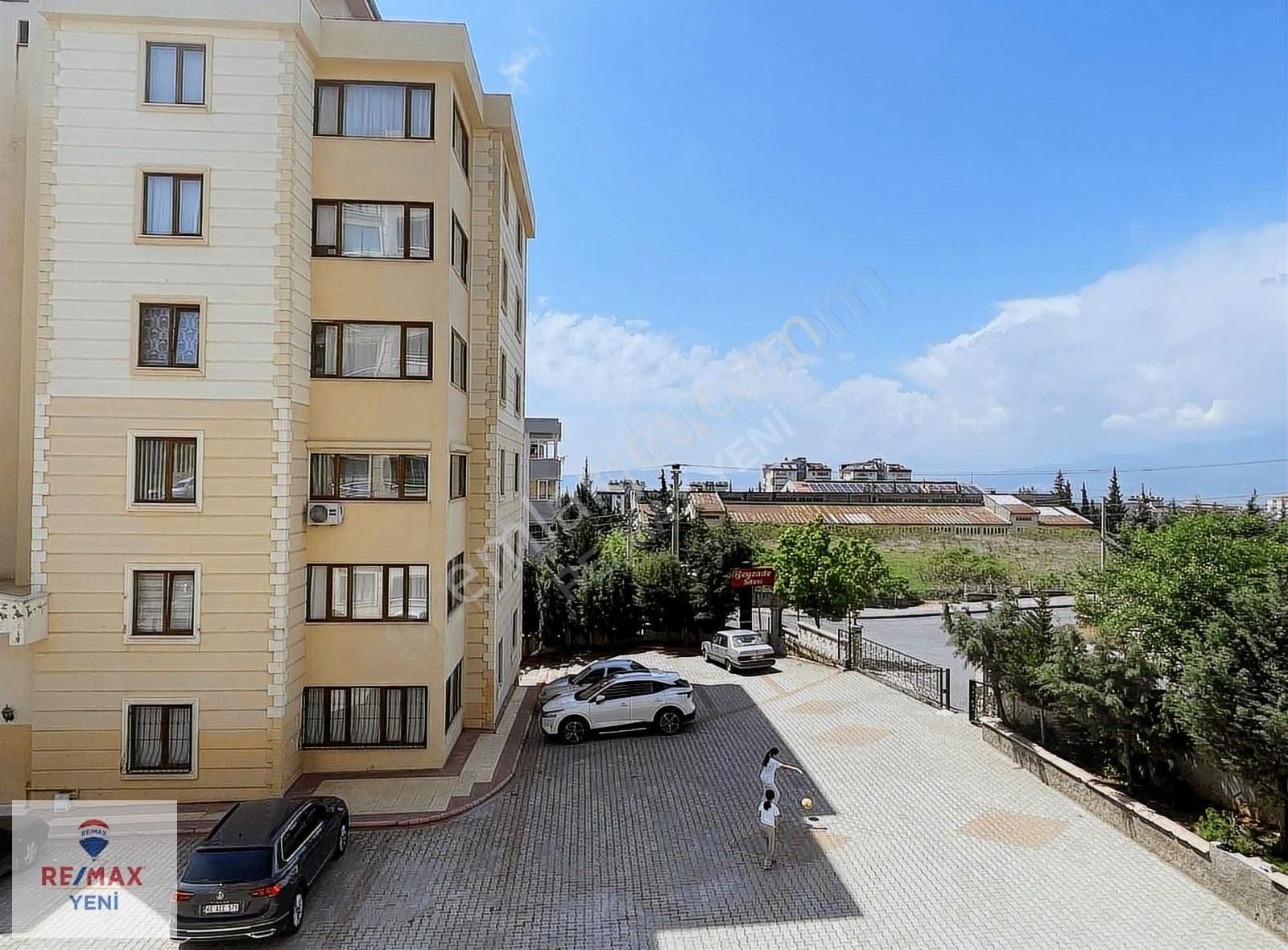 Remax Yeni'den Hürriyet Mah. Satılık Site İçi Geniş 4+1 Daire
