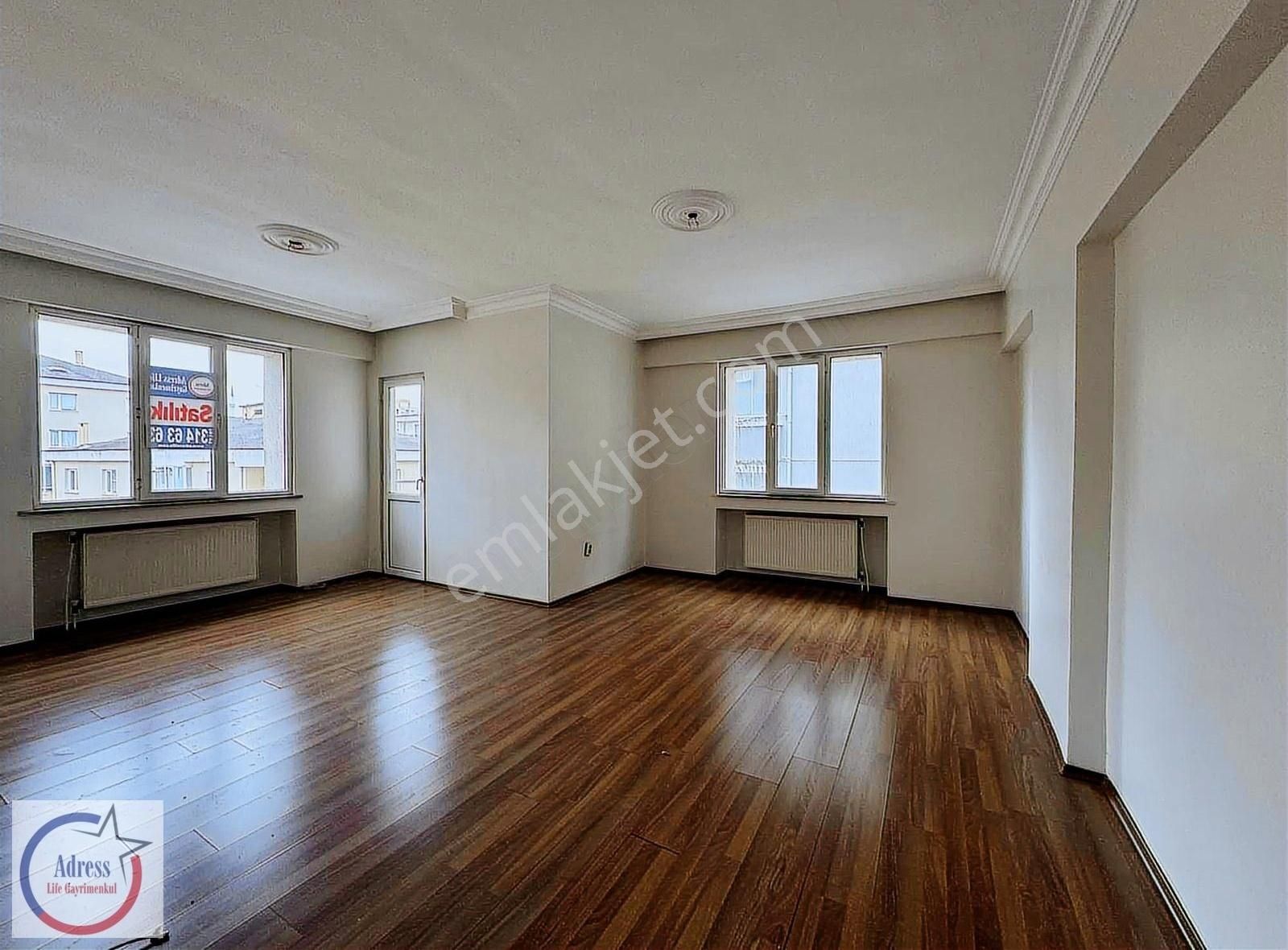 Şerifali Hatboyu Cad.merkezi Site İçerisinde Arakat 3+1 Kiralık