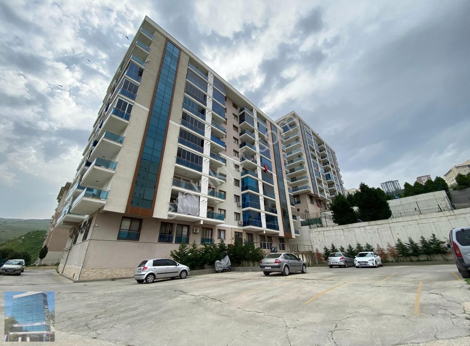 Çiğli Atatürk Mah. İleri Konutlarında Kiralık Geniş 1+1 Daire