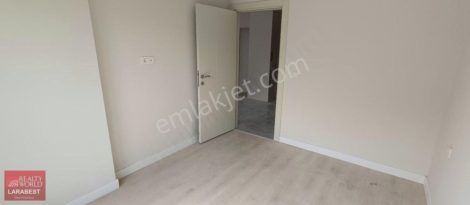 Altıntaş'ta Yeni Otuzluk Yola Cephe Satılık 1+1 Bahçe Katı