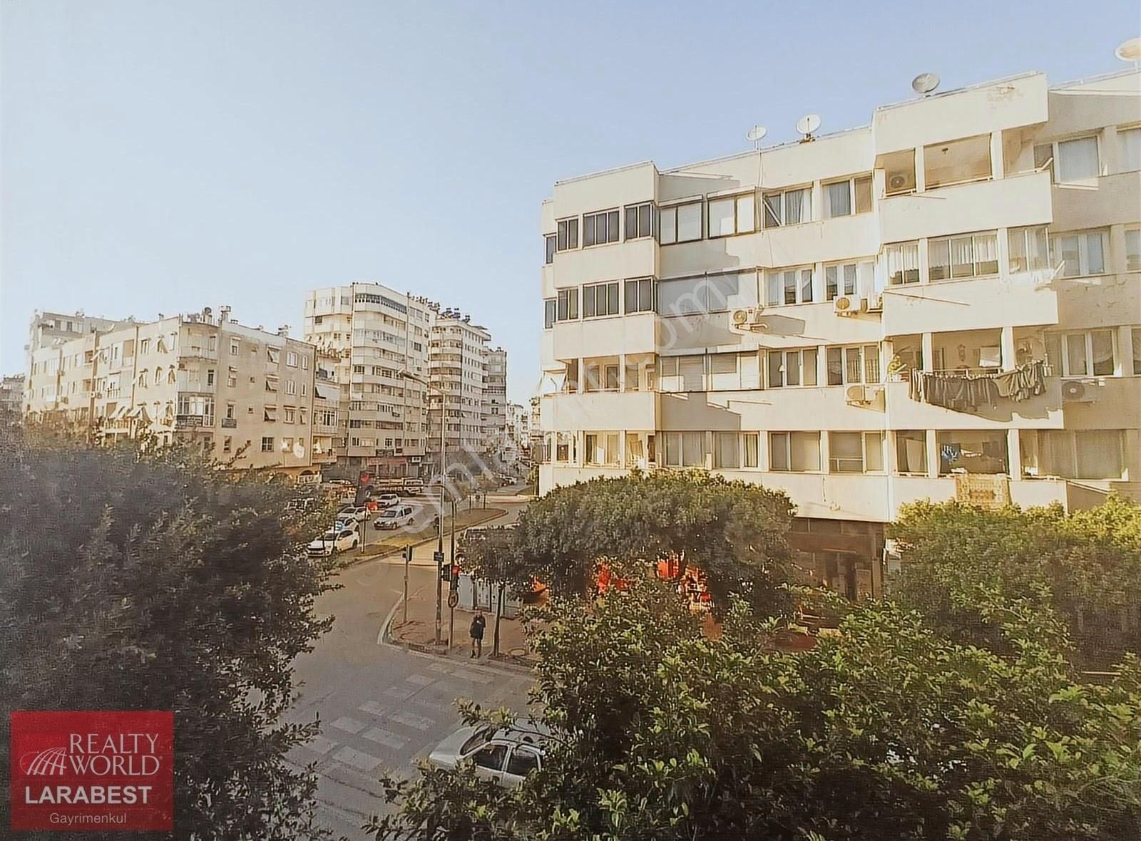 Antalya'nın Merkezinde 3+1 Geniş Satılık Daire