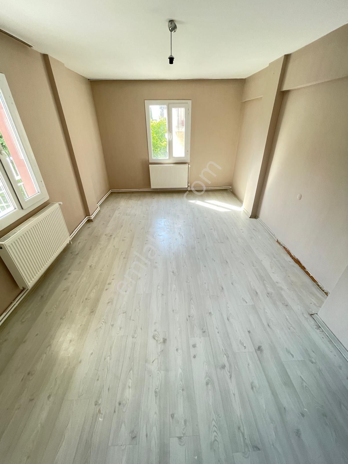 Quattro'dan 2+1 Doğalgazlı Kapalı Mutfak Kiralık Daire