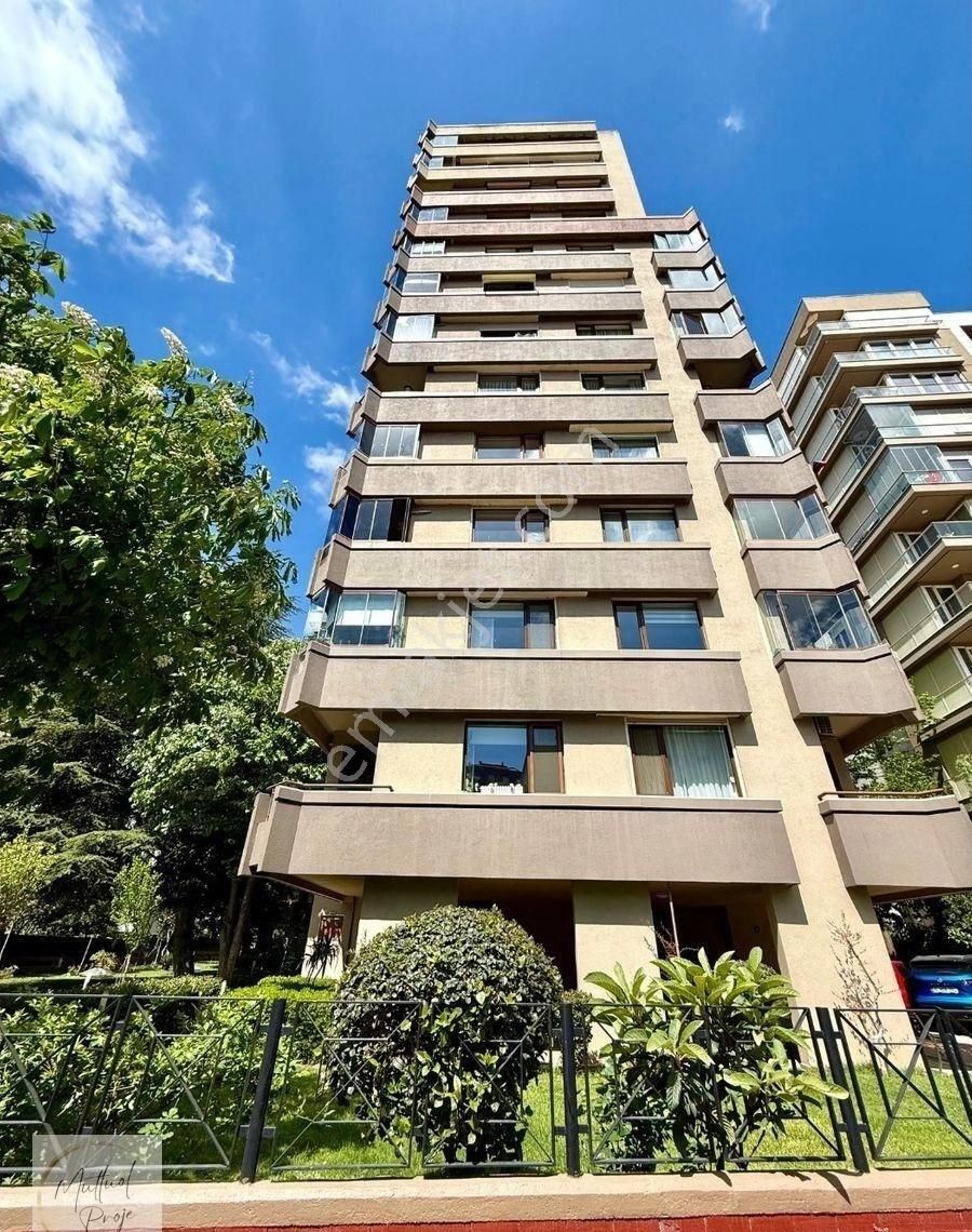 Caddebostan 'da Sahil Parselinde Caddeye 3.bina Satılık 3+1 Net 95 M2 Balkonlu Daire