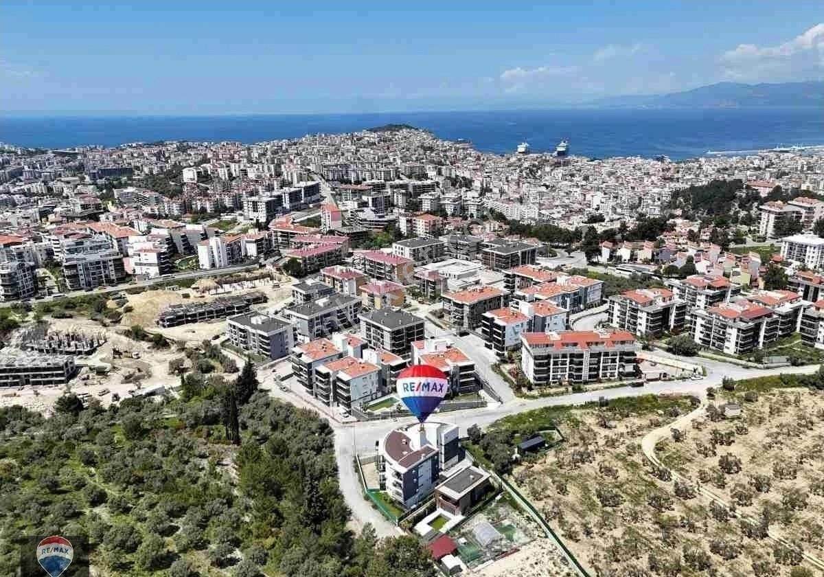 Kuşadasında Havuzlu Kapalı Garajlı Site İçinde Ebeveyn Banyolu Sıfır 1+1 Daıre - Görsel 19