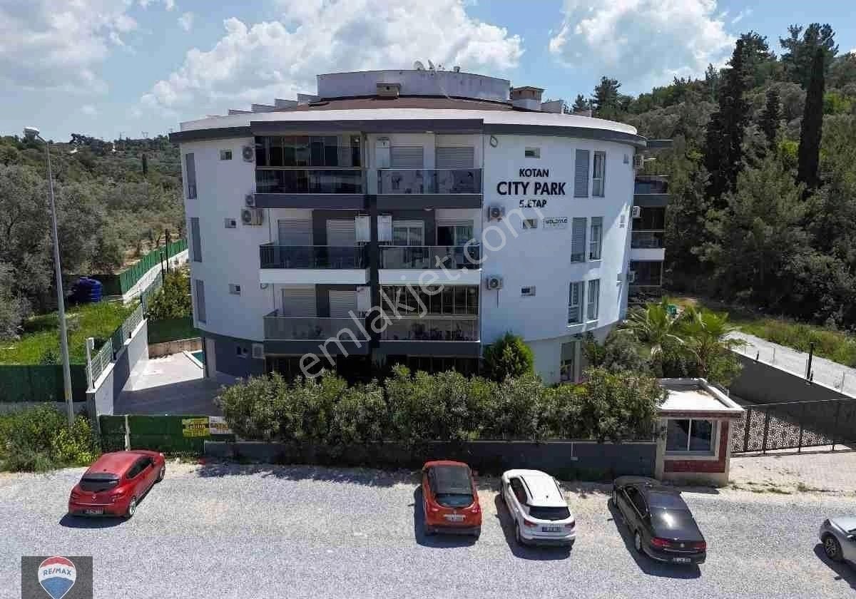 Kuşadasında Havuzlu Kapalı Garajlı Site İçinde Ebeveyn Banyolu Sıfır 1+1 Daıre - Görsel 24