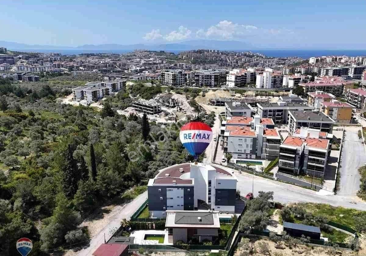 Kuşadasında Havuzlu Kapalı Garajlı Site İçinde Ebeveyn Banyolu Sıfır 1+1 Daıre - Görsel 28