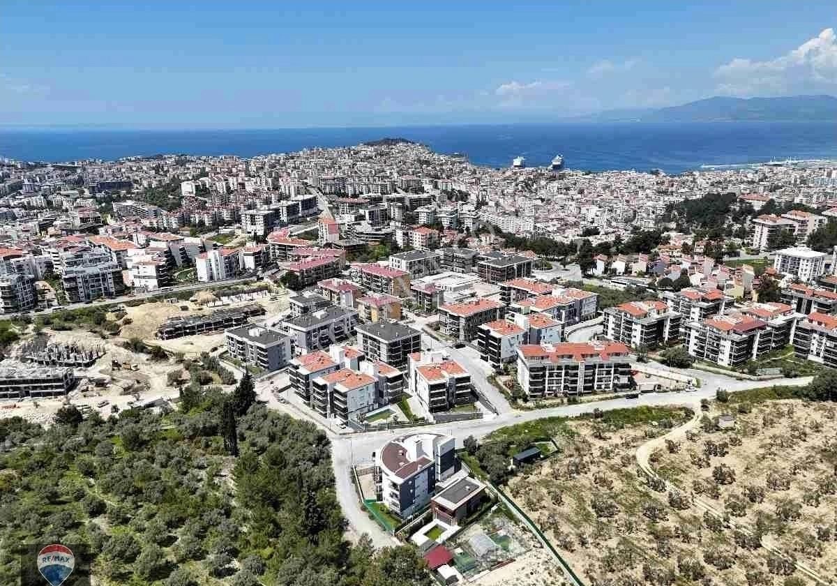 Kuşadasında Havuzlu Kapalı Garajlı Site İçinde Ebeveyn Banyolu Sıfır 1+1 Daıre - Görsel 14