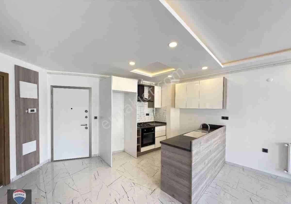 Kuşadasında Havuzlu Kapalı Garajlı Site İçinde Ebeveyn Banyolu Sıfır 1+1 Daıre - Görsel 30