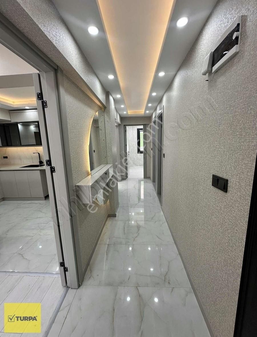 Turpa Balçovadan İçerisi Yenilenmiş 2+1 Satılık Daire