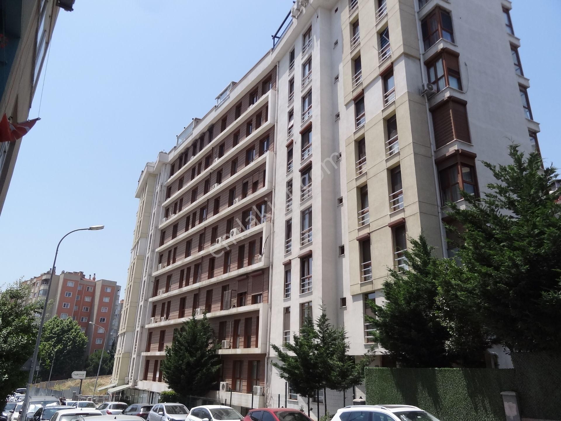 Ünalan Metro-metrobüs Yakını Genç Apt.satılık Daire 3+1,120m2.