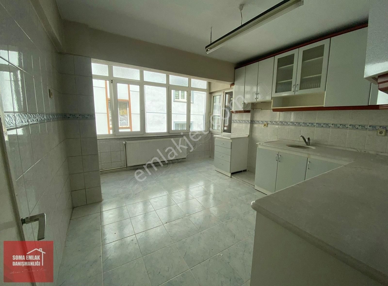 Soma Emlak** Satılık 3+1 Şehir Merkezi'nde Sıcak Su Isınmalı