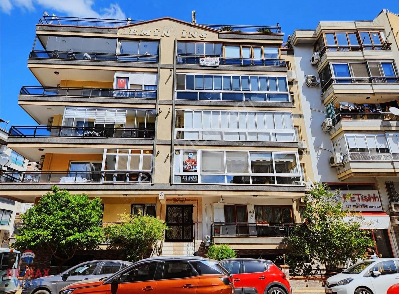 Atakent Yalı Mahallesi Merkezi Konumda Satılık 4+1 Dubleks Daire