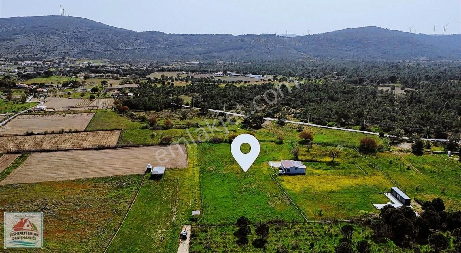 Urla Barbaros Köye Yakın, Yolu Olan 1300m2 Fırsat Tarla