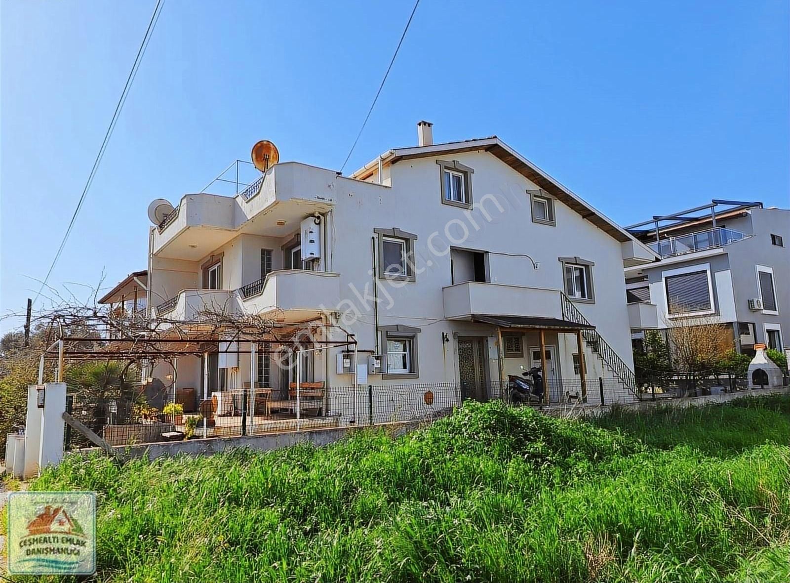 Urla Çeşmealtı'nda Merkezi Konumda Geniş 130 M2 3+1 Kiralık