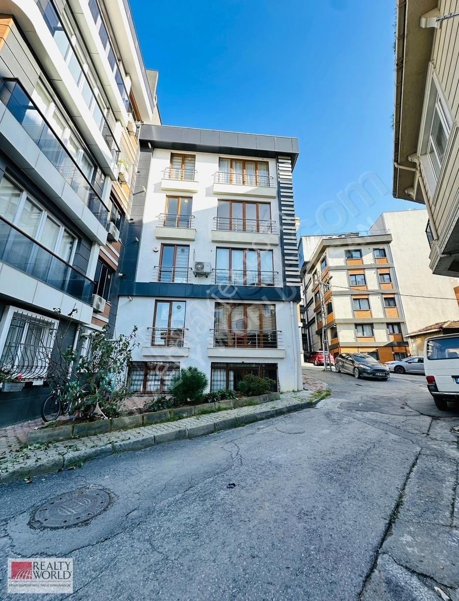 Realty World'den Kemerburgaz'da Kiralık 1+1 70m2 Arakat Daire