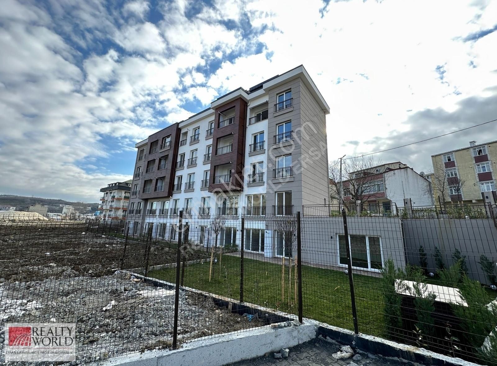 Bolluca Merkezde Yeni Sitede Kiralık Muhteşem 81m2 2+1 Arakat