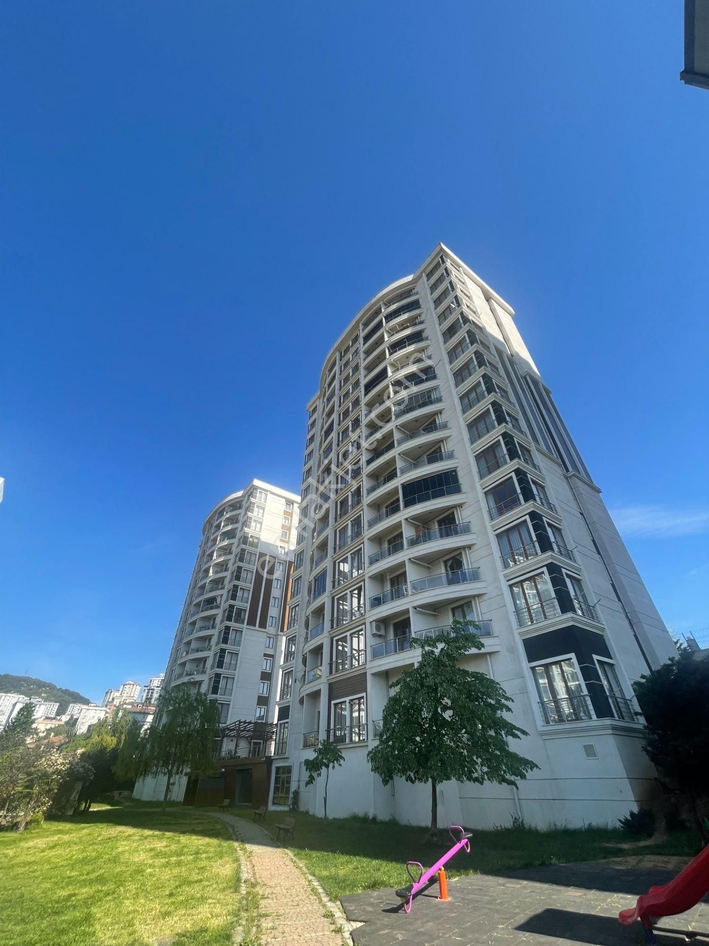 Yakacık Meydana Yürüme Site İçi 2+1 İskanlı - Ankastreli