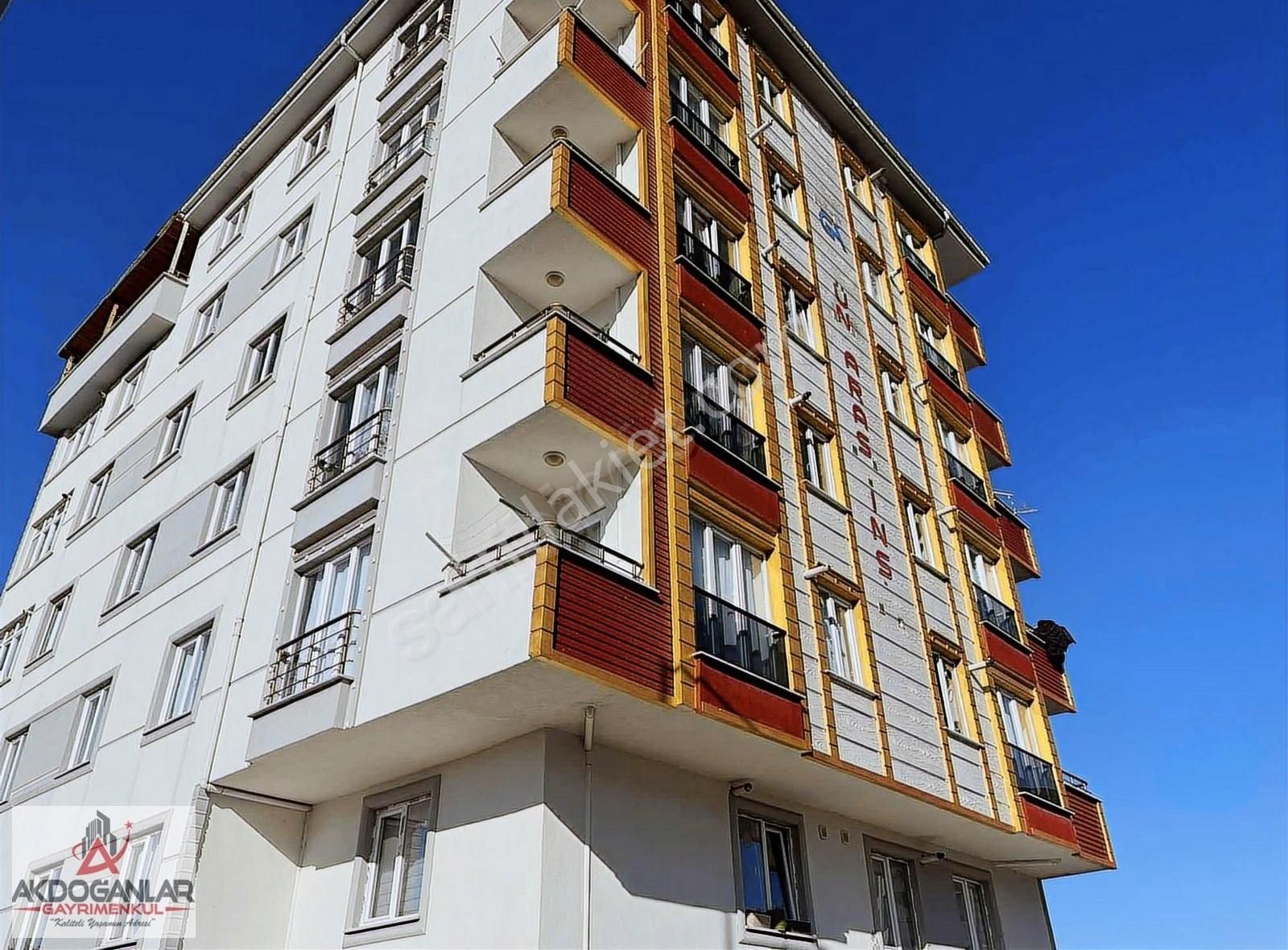 Akdoğanlardan İstasyonda Arakat Ön Cephe İskanlı Satılık 2+1