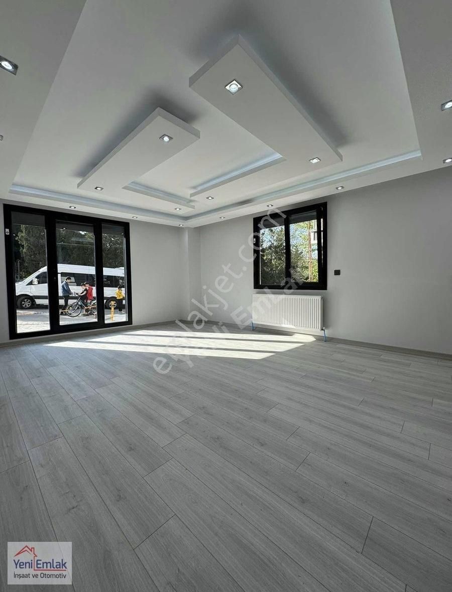 Yeni'den Çekmeköy Merkez Mah. 2+1 120m2 Kpl&açk Otopark