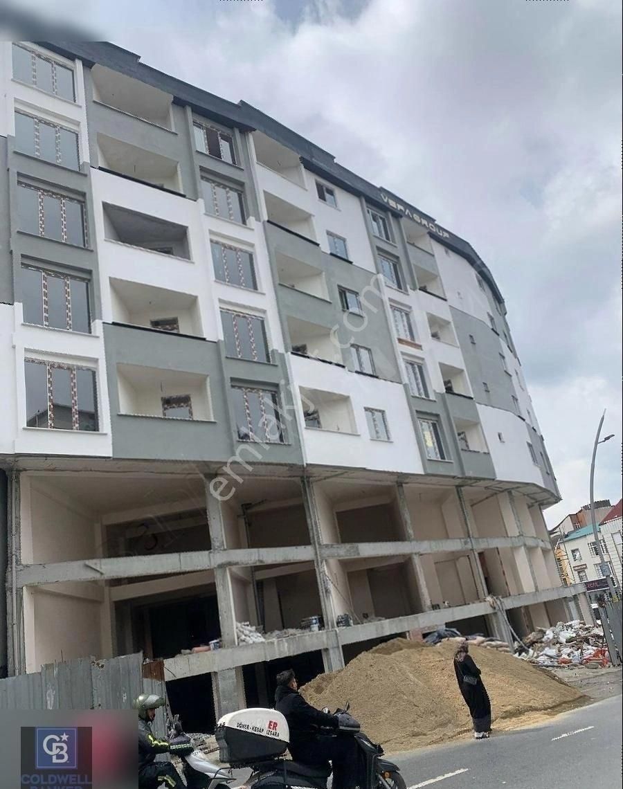 Arnavutköy Merkez'de 2 Aya Teslim 2+1 Daire