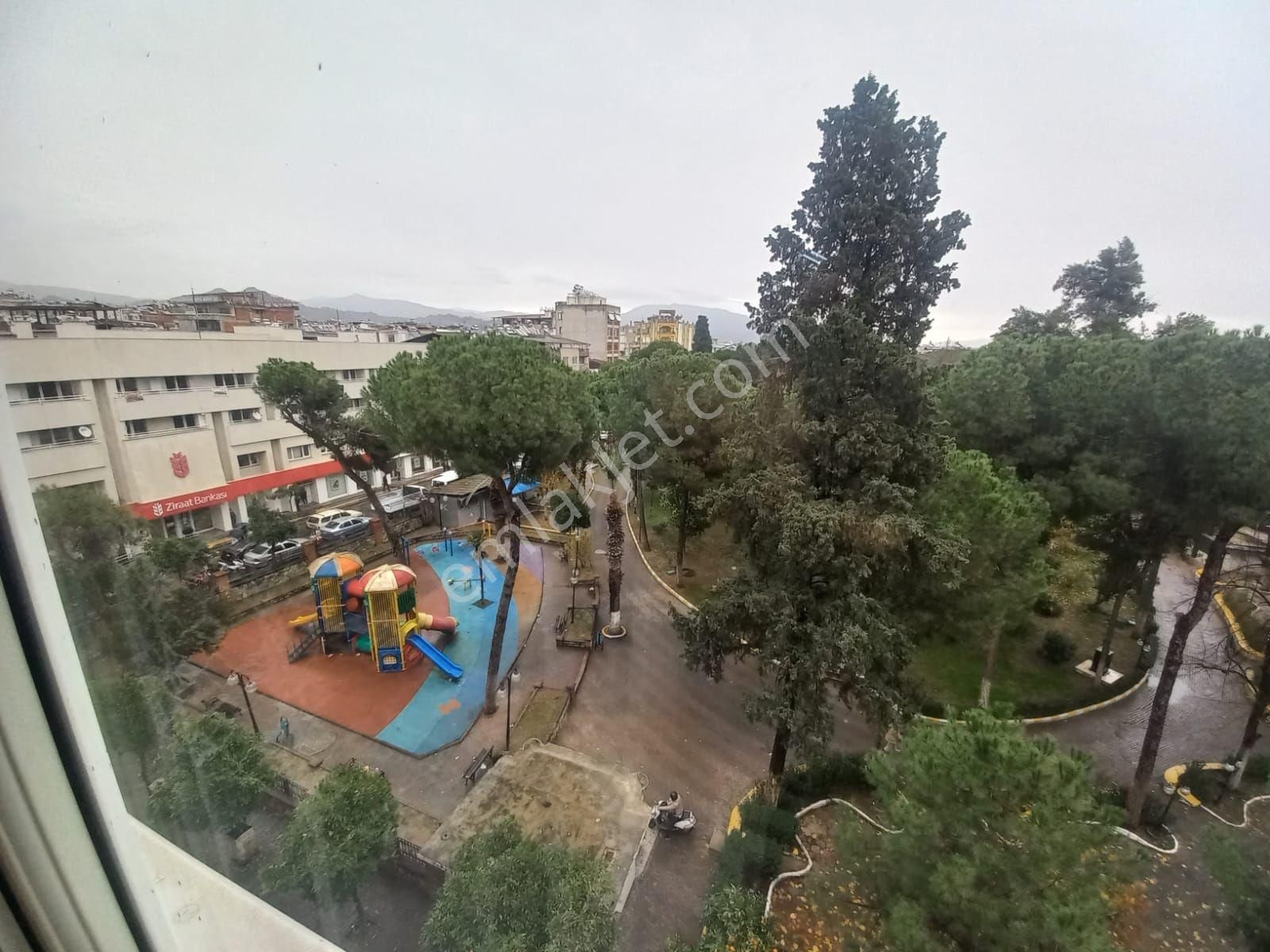 Uğur Mumcu Parkını Gören Satılık 3+1 Balkonlu Daire
