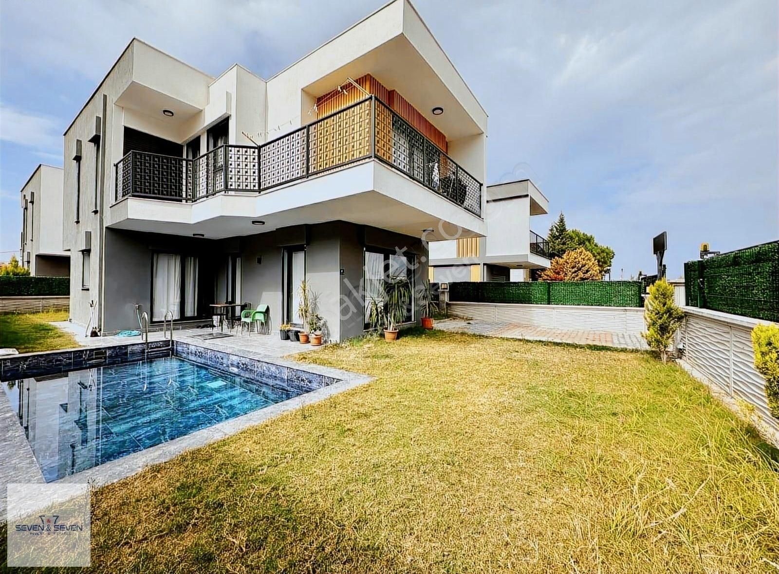 Kuşadası Güzelçamlı'da 3+1 Müstakil Özel Havuzlu Villa
