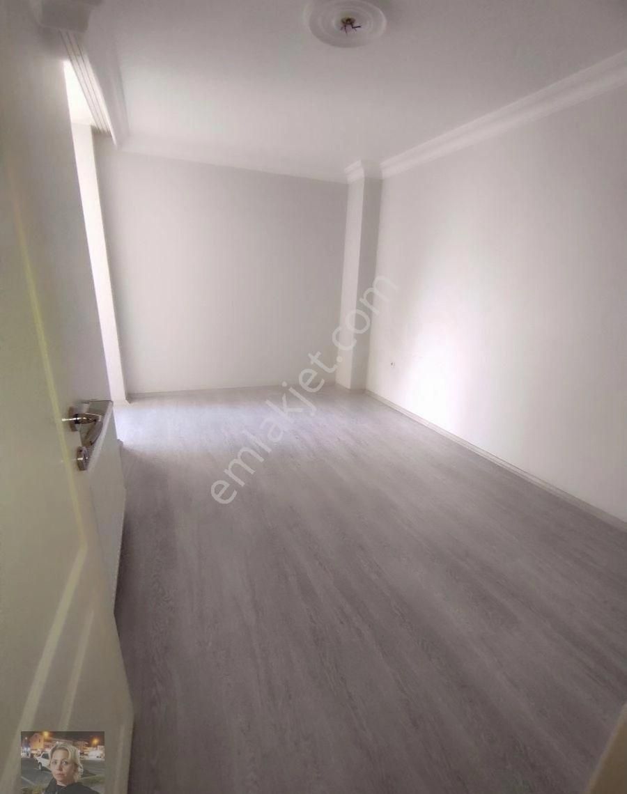 Büşra Gayrimenkulden Çarşı Merkezde Satılık Daire 2+1 Kat 2 Doğalgazlı Kombili Bina Yaşı 14