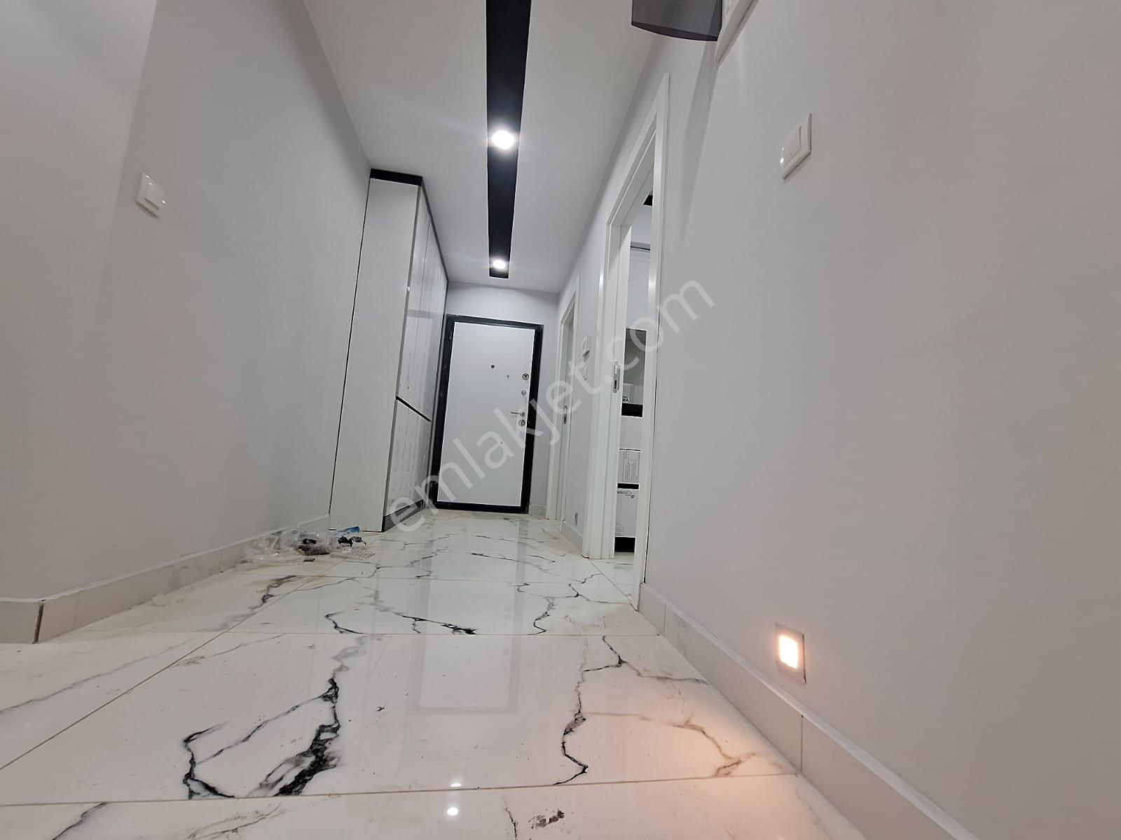 Genişletme Yapılıp Verielcektir Ayrı Mutfaklı Wc Banyosu Ayrı Cadde Dibinde